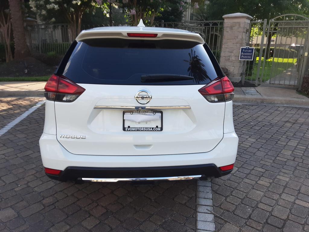 2020 Nissan Rouge (White)